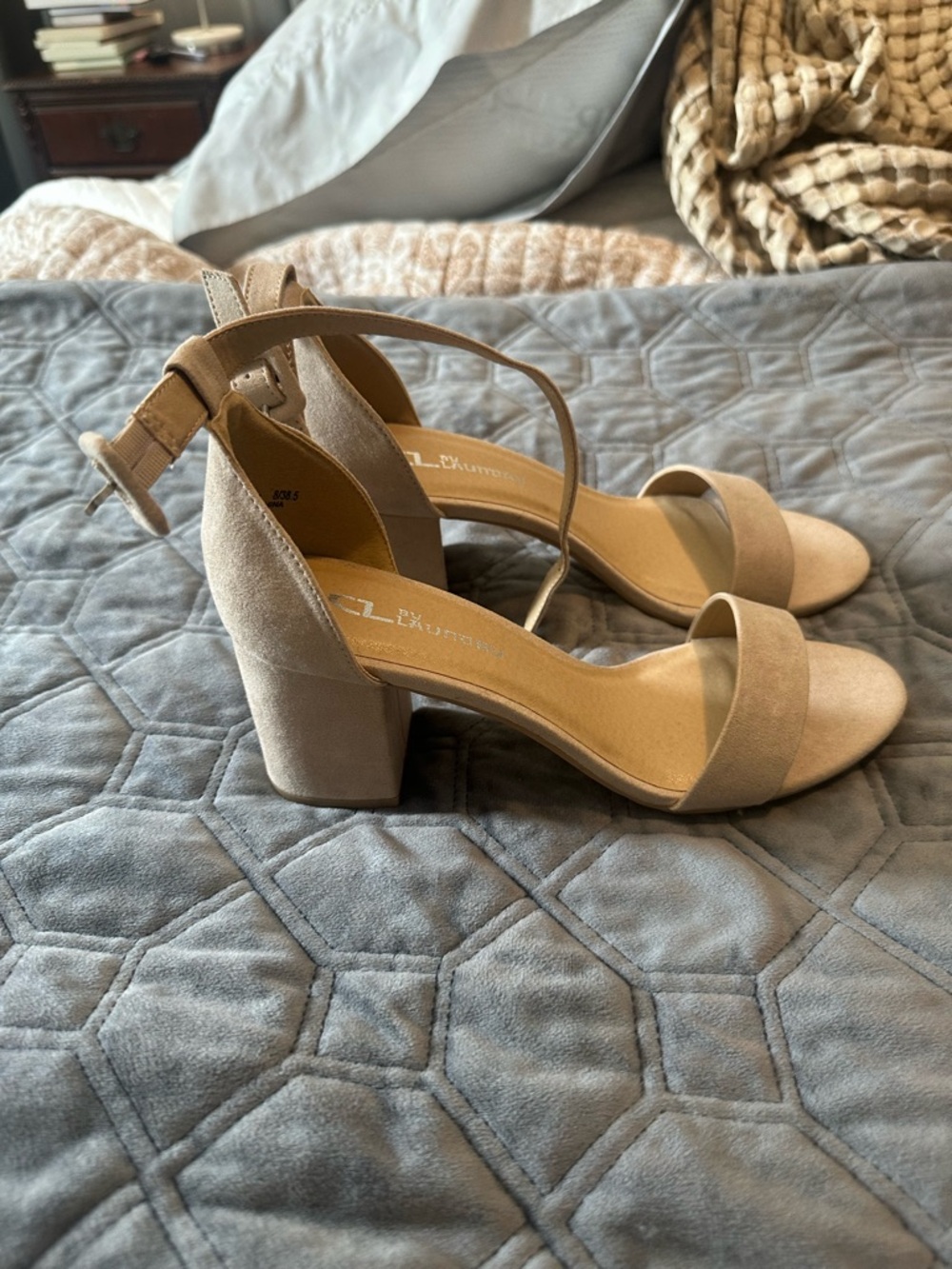 Chinese Laundry suede sandal. Size 8. NWOT.